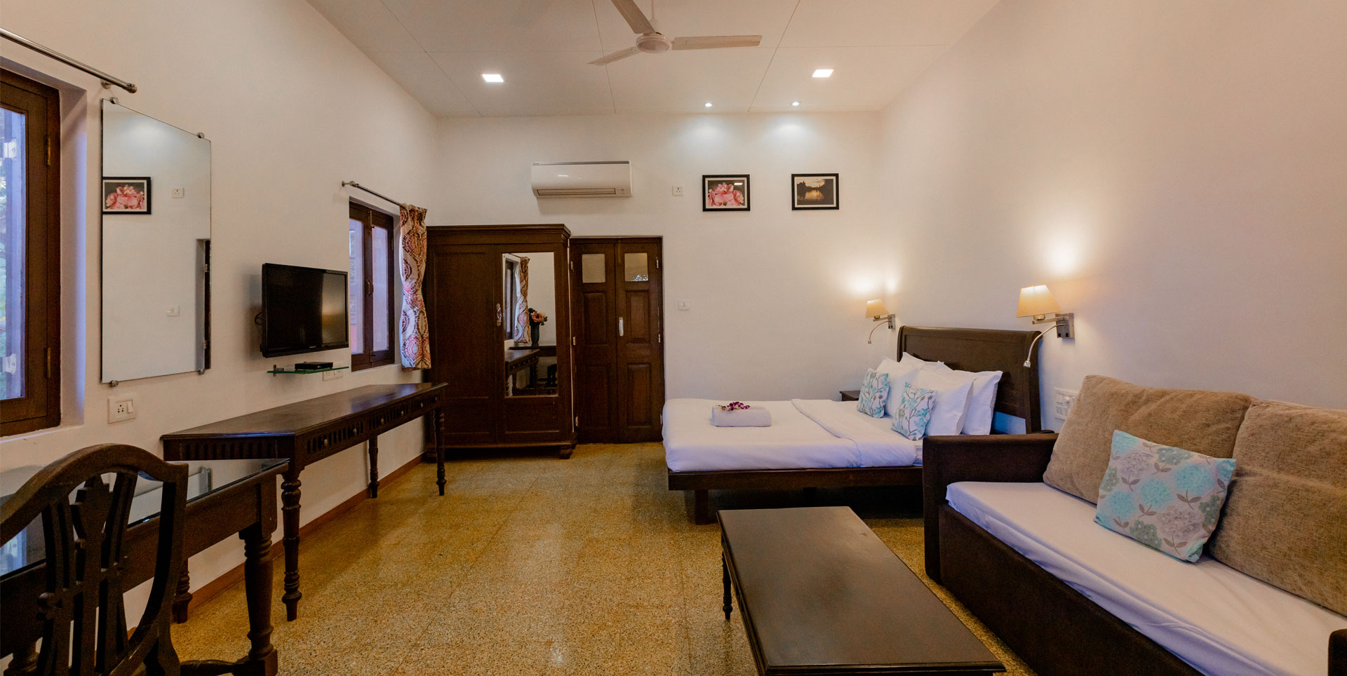 Superior Forest View Room Plush King Bed Radha Cottage Matheran